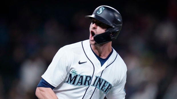 Mariners manager Scott Servais tests positive for COVID-19