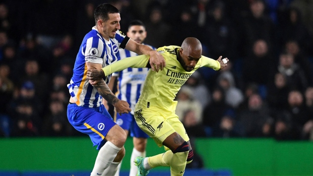 Lewis Dunk Alexandre Lacazette , The Canadian Press Lewis Dunk Alexandre Lacazette