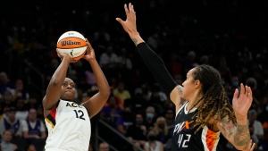 เอซเอาชนะเมอร์คิวรีแม้กระทั่งรอบรองชนะเลิศของ WNBA; พยาบาลเจ็บ