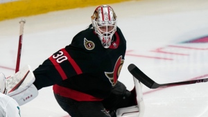 Sens' Murray leaves after third period injury