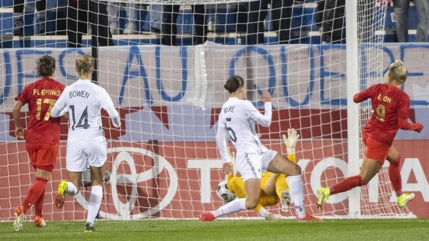 Adriana Leon scores