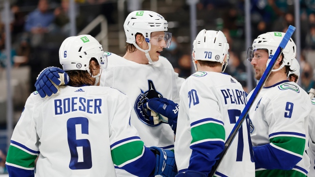 Vancouver Canucks Invicto Bruce Powder San Jose Sharks