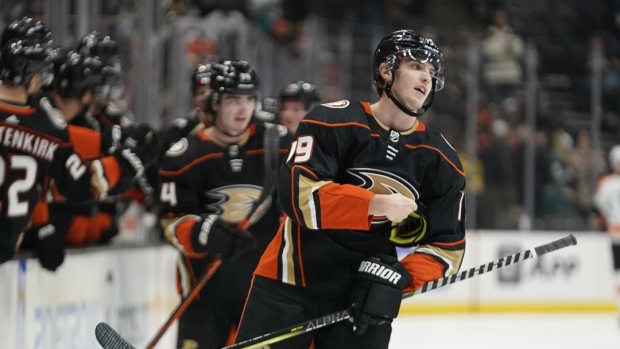 Anaheim Ducks Solidify Defense, Fourth Line With Pair of Signings
