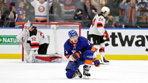 Ty Smith extends points streak to 5, Devils beat Islanders