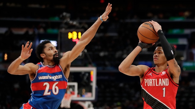 Spencer Dinwiddie and Anfernee Simons, The Canadian Press Spencer Dinwiddie and Anfernee Simons