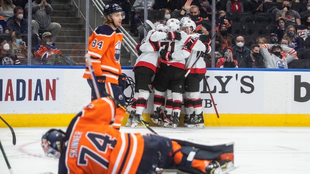 Senators celebrate goal on Stuart Skinner 