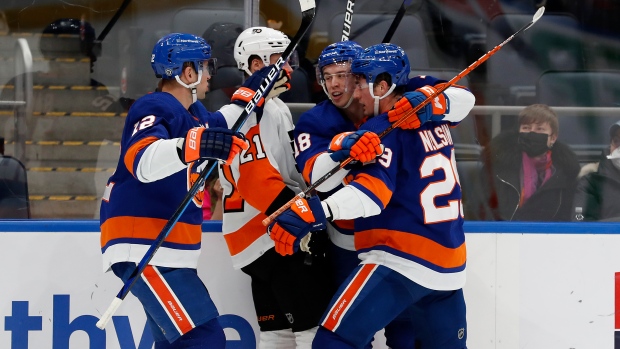 Nelson, Cizikas help Islanders hand Flyers eighth straight loss