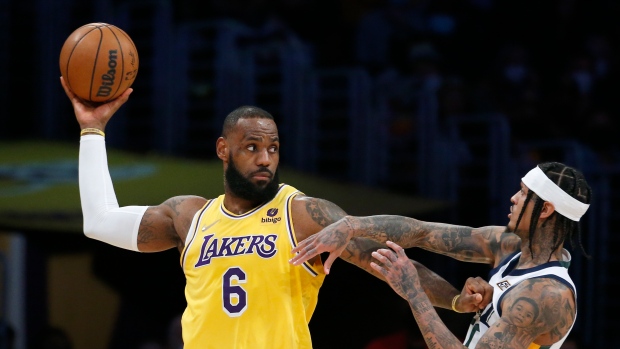 LeBron scores 25 as Lakers end three-game skid, beat Jazz