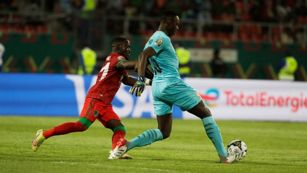 Gabadinho Mhango Edouard Mendy, The Canadian Press Gabadinho Mhango Edouard Mendy