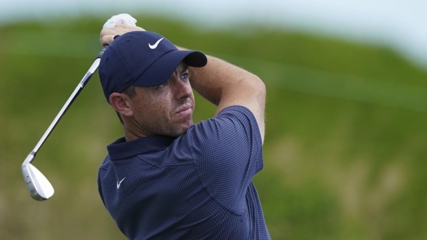 McIlroy moves within 2 shots of Harding in Dubai