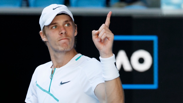 Denis Shapovalov pokonuje Aleksandra Zvereva i awansuje do ćwierćfinału Australian Open