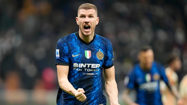 Inter Milan beats Venezia to move five points clear at top of Serie A