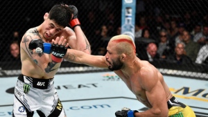 Figueiredo edges Moreno, reclaims flyweight title at UFC 270