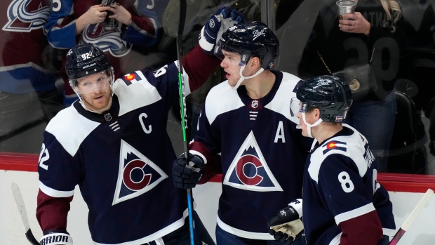 Gabriel Landeskog, Mikko Rantanen celebrate