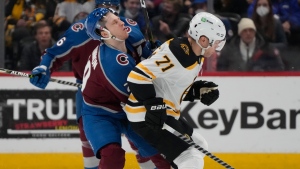 Avs' MacKinnon leaves game early vs. Bruins