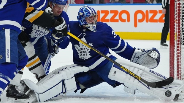 Auston Matthews Jack Campbell pokonał Toronto Maple Leafs po Pittsburgh Penguins