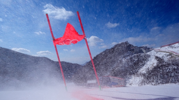 Windy alpine skiing
