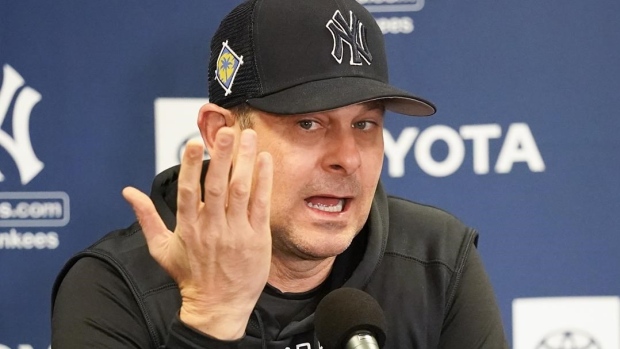 Aaron Boone New York Yankees Gobierno-19 Reglas de vacunas