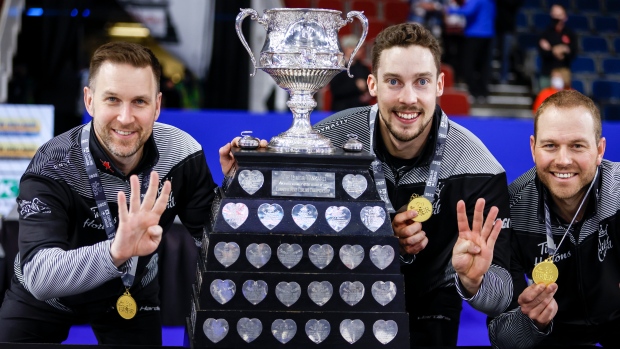 Brad Joshwi verslaat Kevin Coy Brier in finale