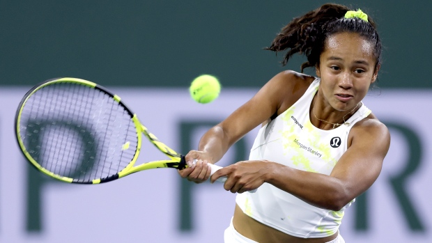 WATCH LIVE: Fernandez takes on Anisimova in Roland-Garros fourth-round coverage