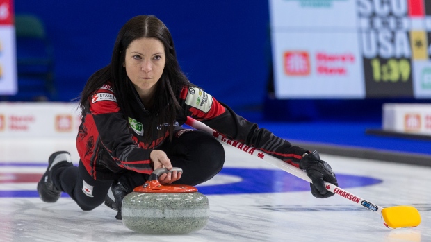 De Canadese Keri Einarson heeft een play-offplaats gewonnen in de curlingwereld voor vrouwen