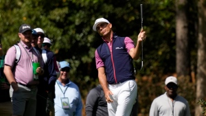 Frustrated Horschel loses cool, tosses club during third-round