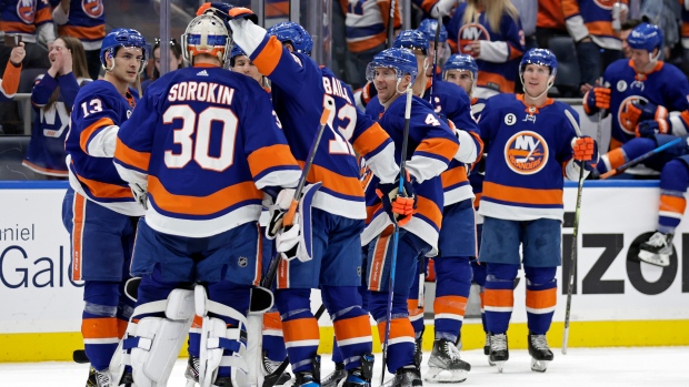 Barzal, Lee, Bailey lead Islanders past Penguins, 5-1