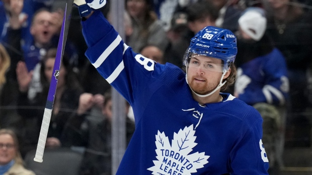 Nylander powers Maple Leafs over Islanders