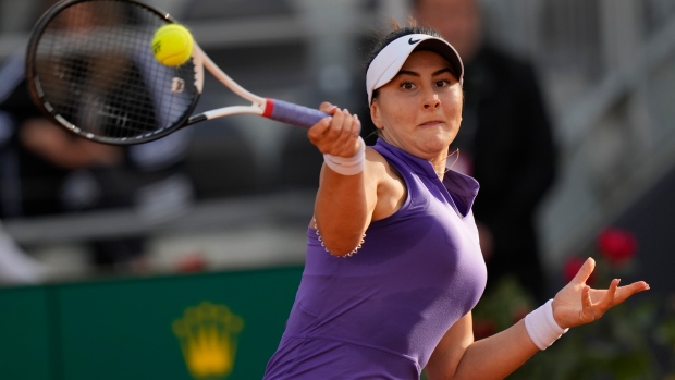 Andreescu on court for Day 2 action at Roland Garros