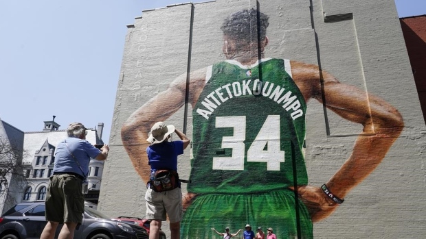 Giannis Antetokounmpo mural