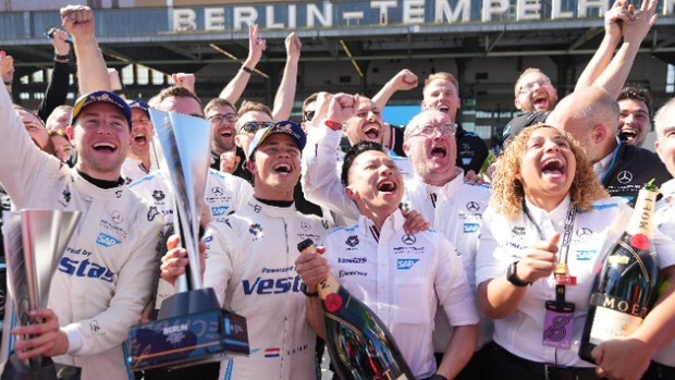 Mercedes-EQ Formula E celebrates, Formula E on Twitter Mercedes-EQ Formula E celebrates