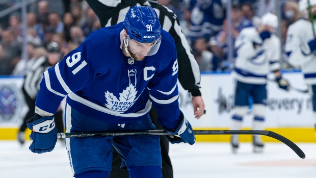 Maple Leafs' John Tavares suffers oblique injury at Canada practice