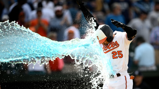 Santander's HR in 9th lifts Orioles past Yankees