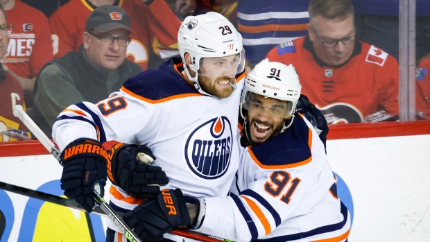 Oilers score four unanswered, even series with Game 2 win over Flames