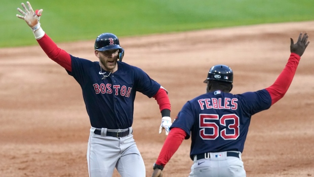 Red Sox pound White Sox; extend win streak to six