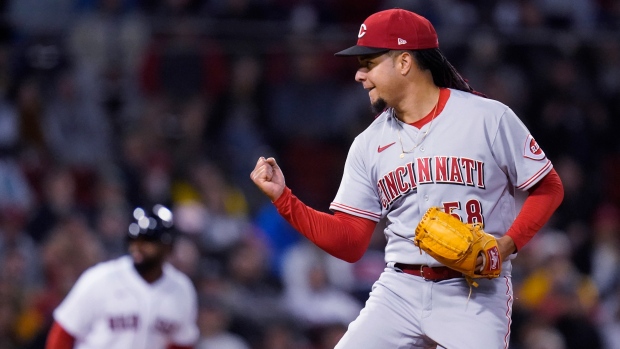 Should Cincinnati Reds offer Luis Castillo long-term contract?