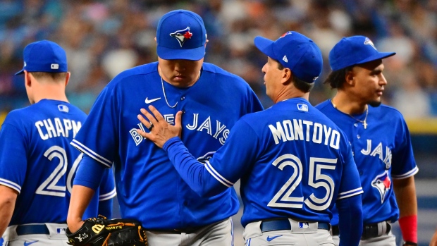 LEAD) Blue Jays' Ryu Hyun-jin suffers right knee contusion after taking  comebacker