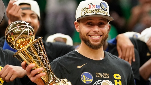 Golden State Warriors NBA MVP Finals T-Shirt - Stephen Curry - Mens