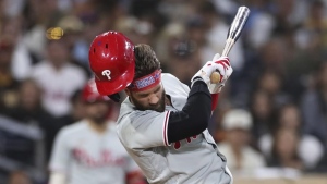 Phillies' Harper out indefinitely after thumb fracture