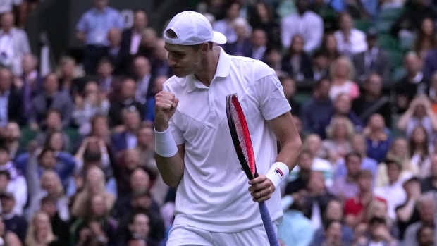 Isner drops Murray in second round at Wimbledon