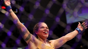 Nunes gets revenge, recaptures UFC bantamweight title from Pena
