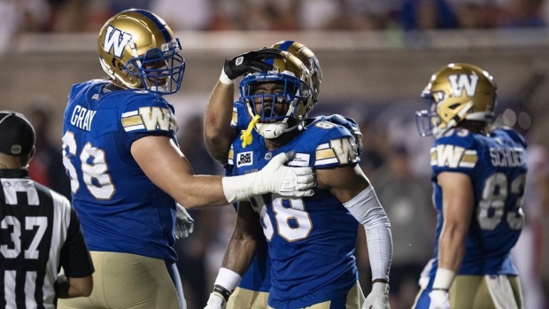 Blue Bombers dominate fourth quarter, stay undefeated with win over Alouettes