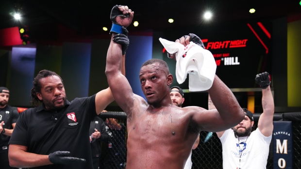 Hill stops Santos in fourth to earn UFC light heavyweight signature win