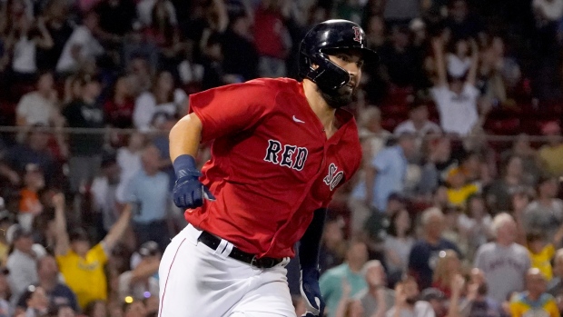 Hosmer's double in sixth sends Red Sox past Orioles