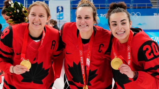 Poulin, Jenner lead Canada into women's world hockey championship Article Image 0