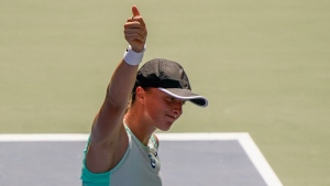 Swiatek winning easily, but knows who's No. 1 at US Open