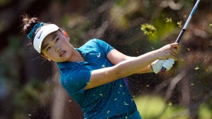 Li starts slow and finishes strong to lead LPGA Tour