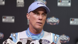 Harvick goes for win No. 10 at Phoenix in final Cup season