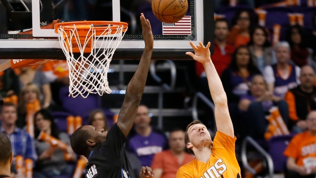 Goran Dragic lays up vs. Timberwolves