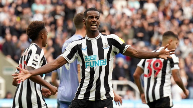 Man City out of the League Cup after loss at Newcastle; Liverpool, Arsenal and Chelsea advance